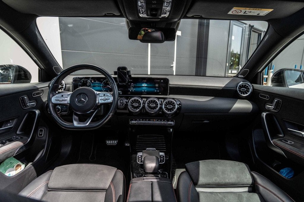 Mercedes A-klasse 220 AMG Memory|Sfeer|Burmester|Pano|BOMVOL, Auto's, Mercedes-Benz, 730 kg, Wit, Bedrijf, Sedan