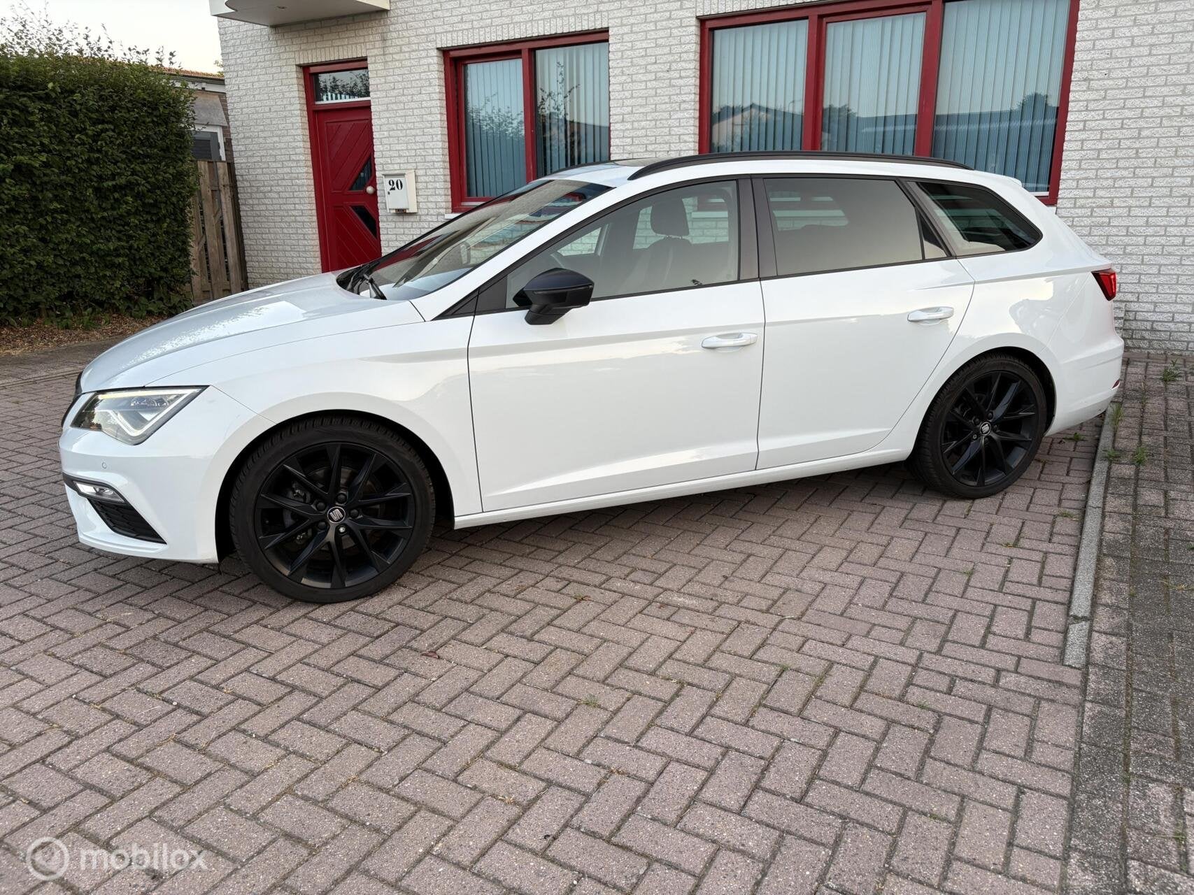 Seat Leon Sportstourer 1.5 TSI FR PANODAK/NAVI/BEATS AUDIO, Auto's, Seat, Voorwielaandrijving, 4 cilinders, 150 pk, Leon