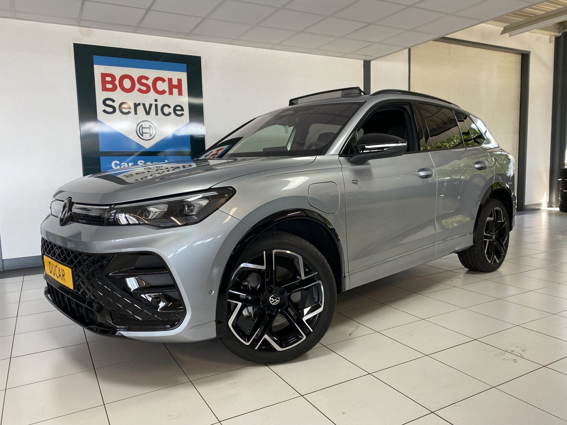 Volkswagen Tiguan 1.5 eHybrid R-Line Edition 272 PK Black-St, 12 maanden, Zwart, 4 cilinders, Hybride Elektrisch/Benzine