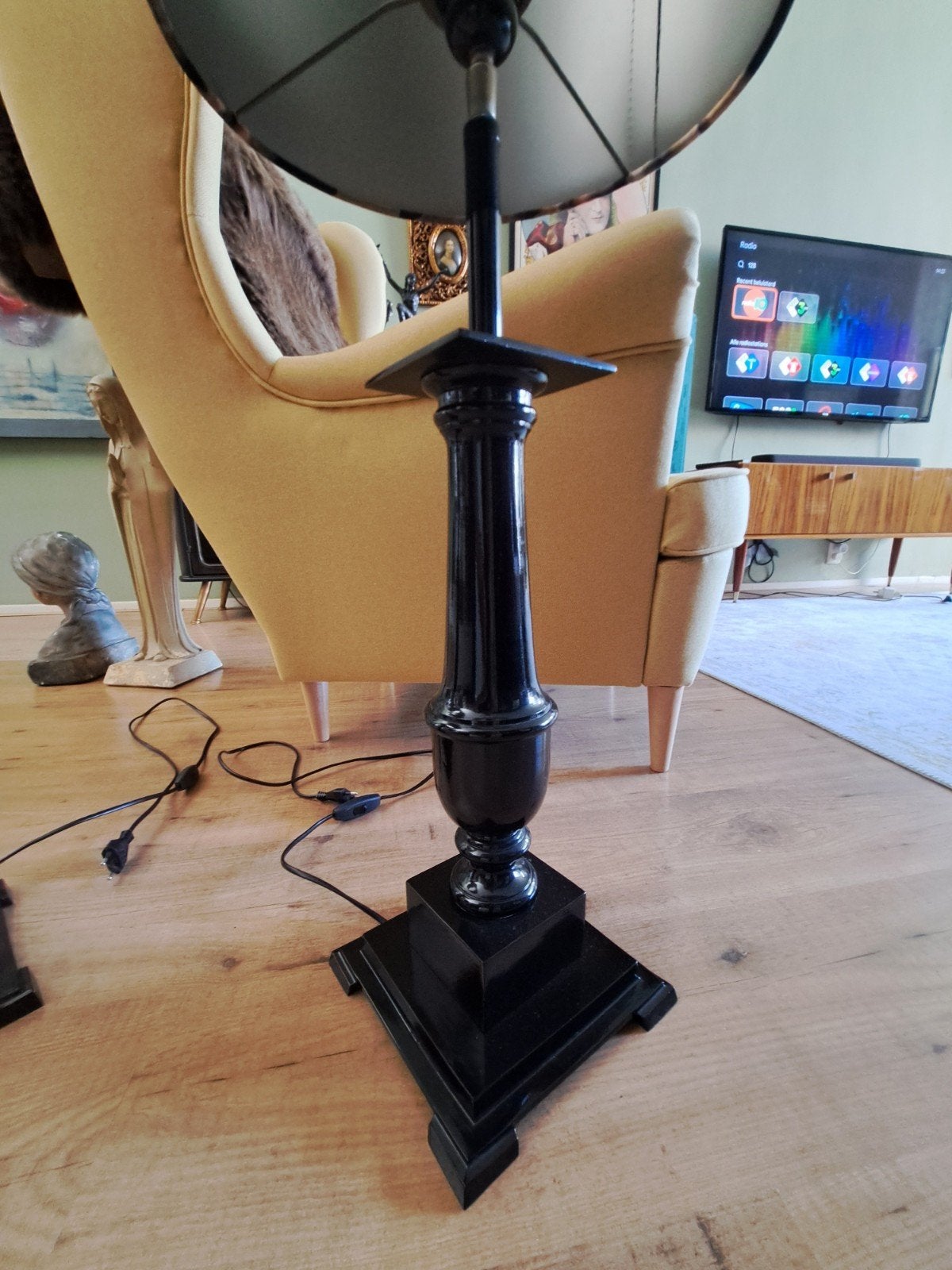 Set van 2 zwarte tafellampen met bloemenkappen, Antiek en Kunst, Ophalen of Verzenden