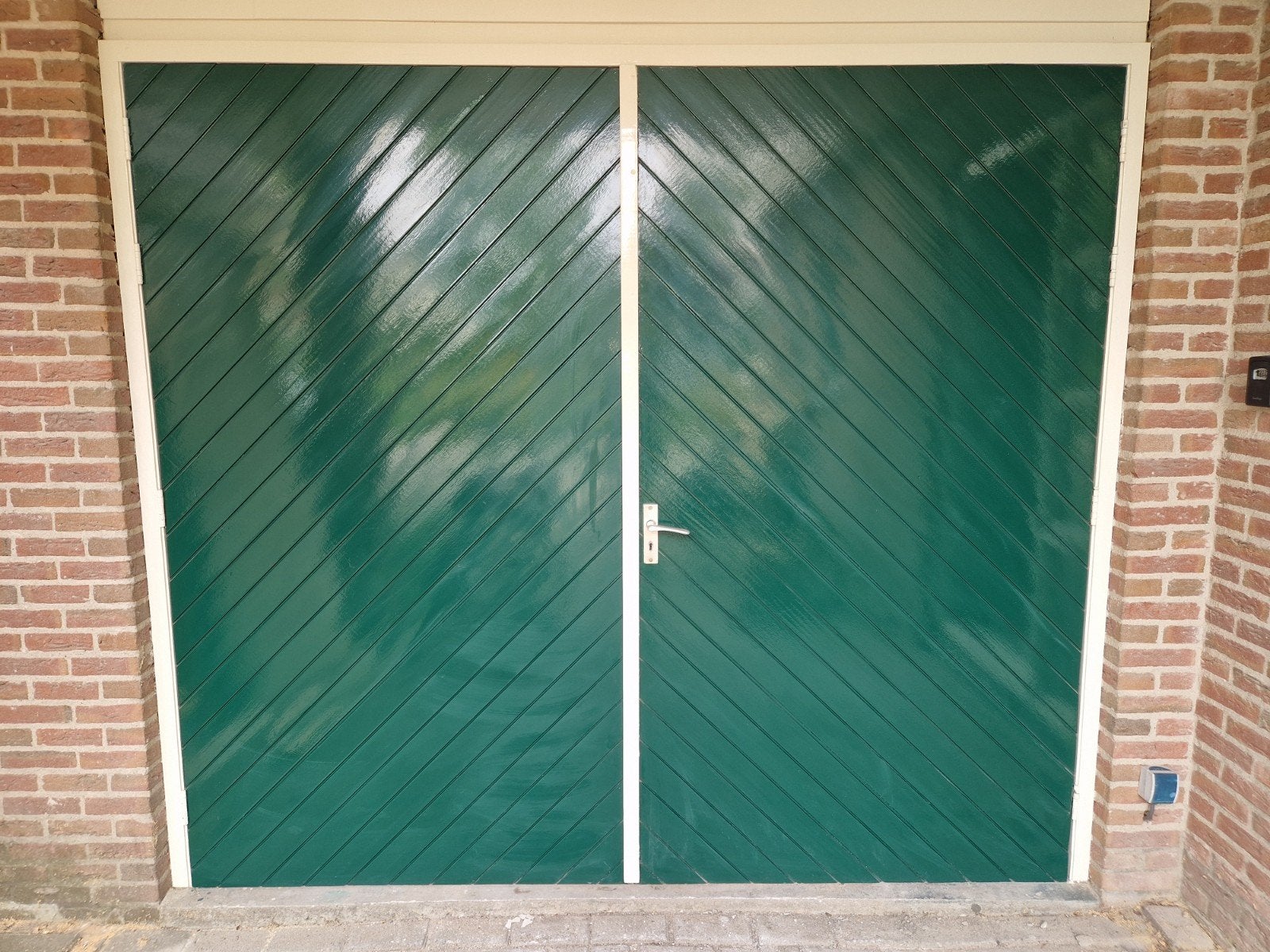 Houten garagedeur, twee openslaande deuren, geschilderd, Ophalen, Gebruikt, Garagedeur, 120 cm of meer