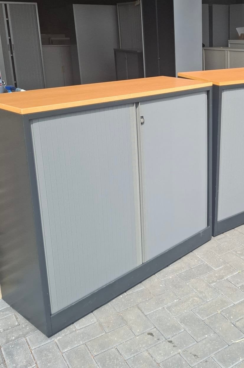 Nog 1 metalen Ahrend roldeurkast, 110 hoog, Huis en Inrichting, Ophalen, Gebruikt, Metalen Ahrend roldeurkasten, 100 tot 150 cm