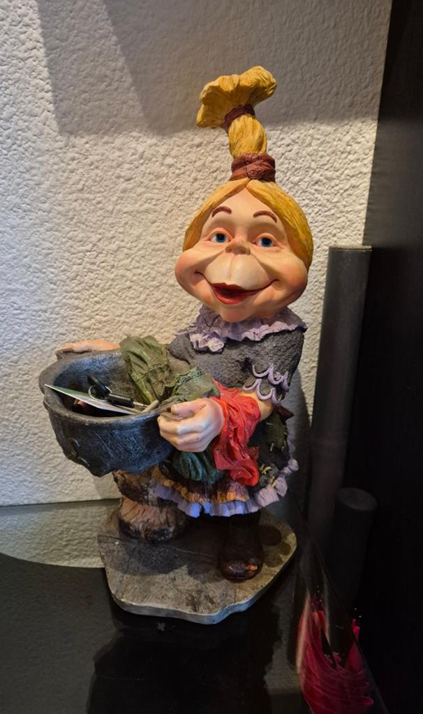 Laven vrouwtje efteling, Verzamelen, Ophalen of Verzenden, Zo goed als nieuw, Button of Speldje