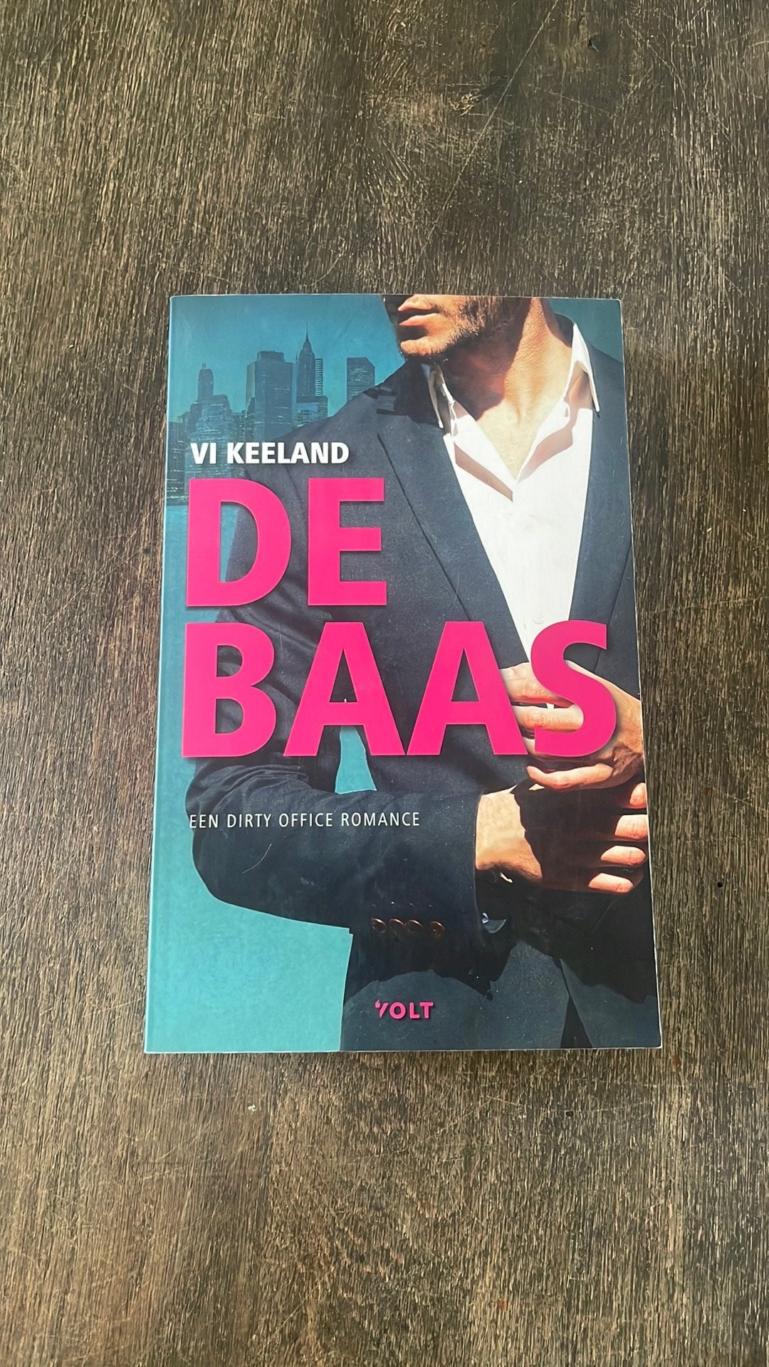 Vi Keeland - De baas, Ophalen of Verzenden, Zo goed als nieuw, Vi Keeland