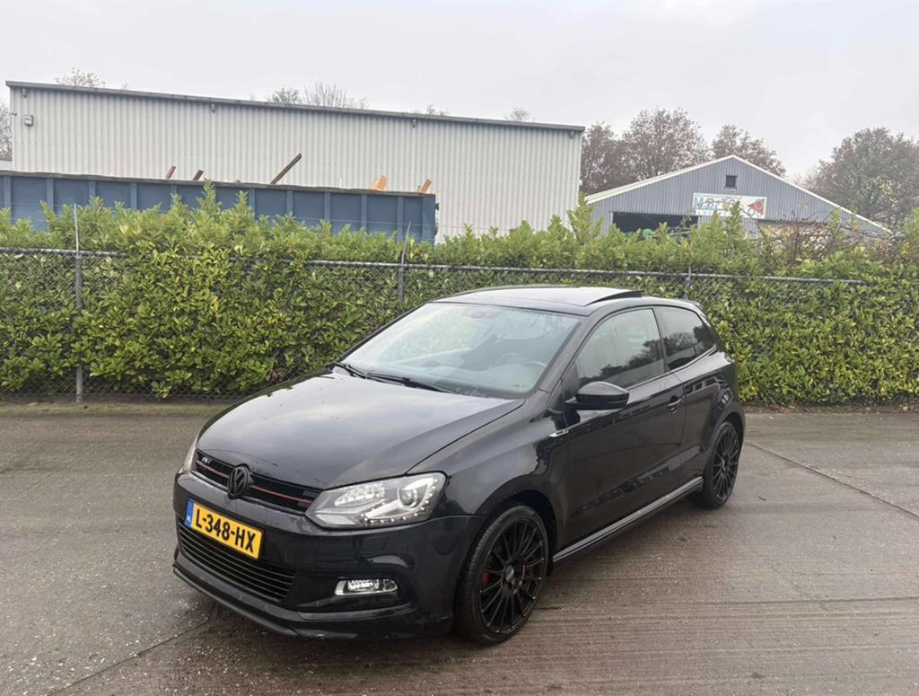 Volkswagen polo 1.2 Zwart 2012, Auto's, 40 €/maand, Zwart, 540 kg, Zwart