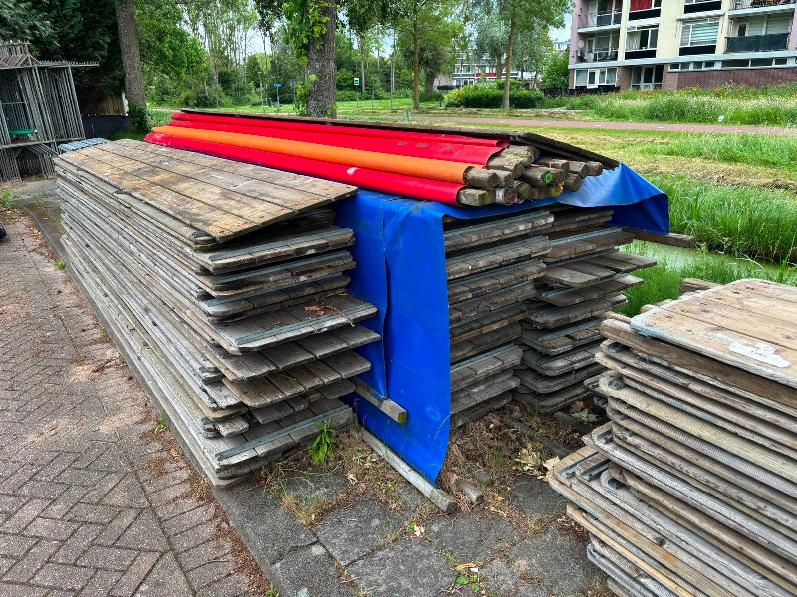 Grote partij marktkramen te koop, Ophalen of Verzenden, Zo goed als nieuw, Plank, 50 mm of meer