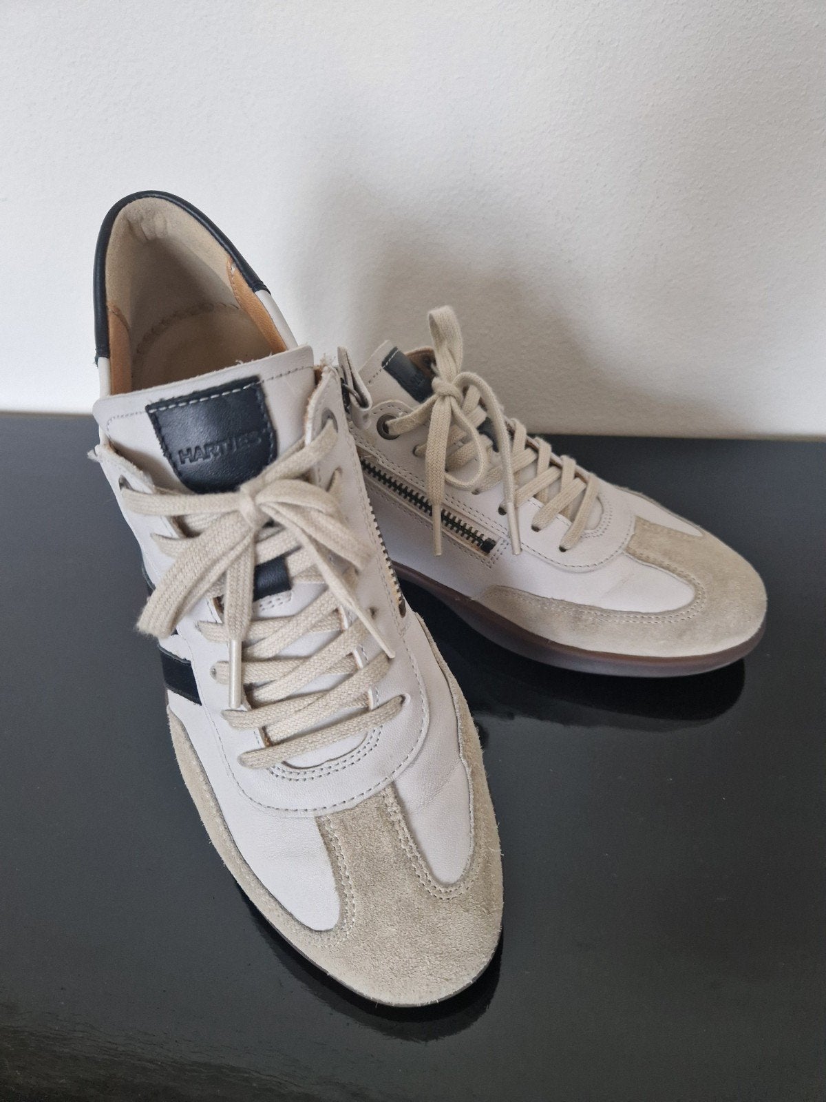 Sneakers dames, maat 37.5, zo goed als nieuw, Kleding | Dames, Schoenen, Hartjes, Ophalen of Verzenden, Zo goed als nieuw, Beige