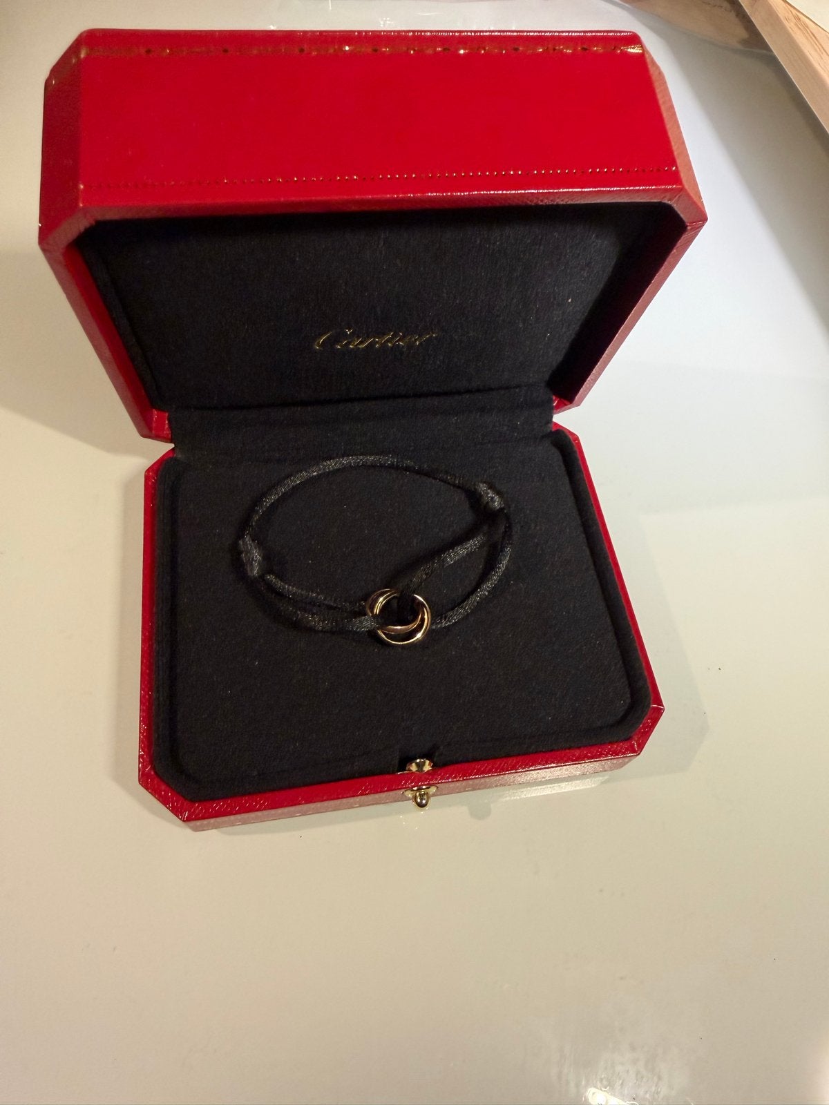 Cartier Trinity Armband Zwart Koord met Gouden Ringen, Ophalen of Verzenden, Zo goed als nieuw, Zwart, Goud