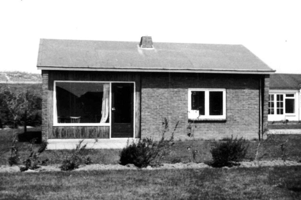 968081	Kamperland	1966 ZL Bungalow Wederopbouw De Banjaard, Verzamelen, Ansichtkaarten | Nederland, Ophalen of Verzenden, 1960 tot 1980