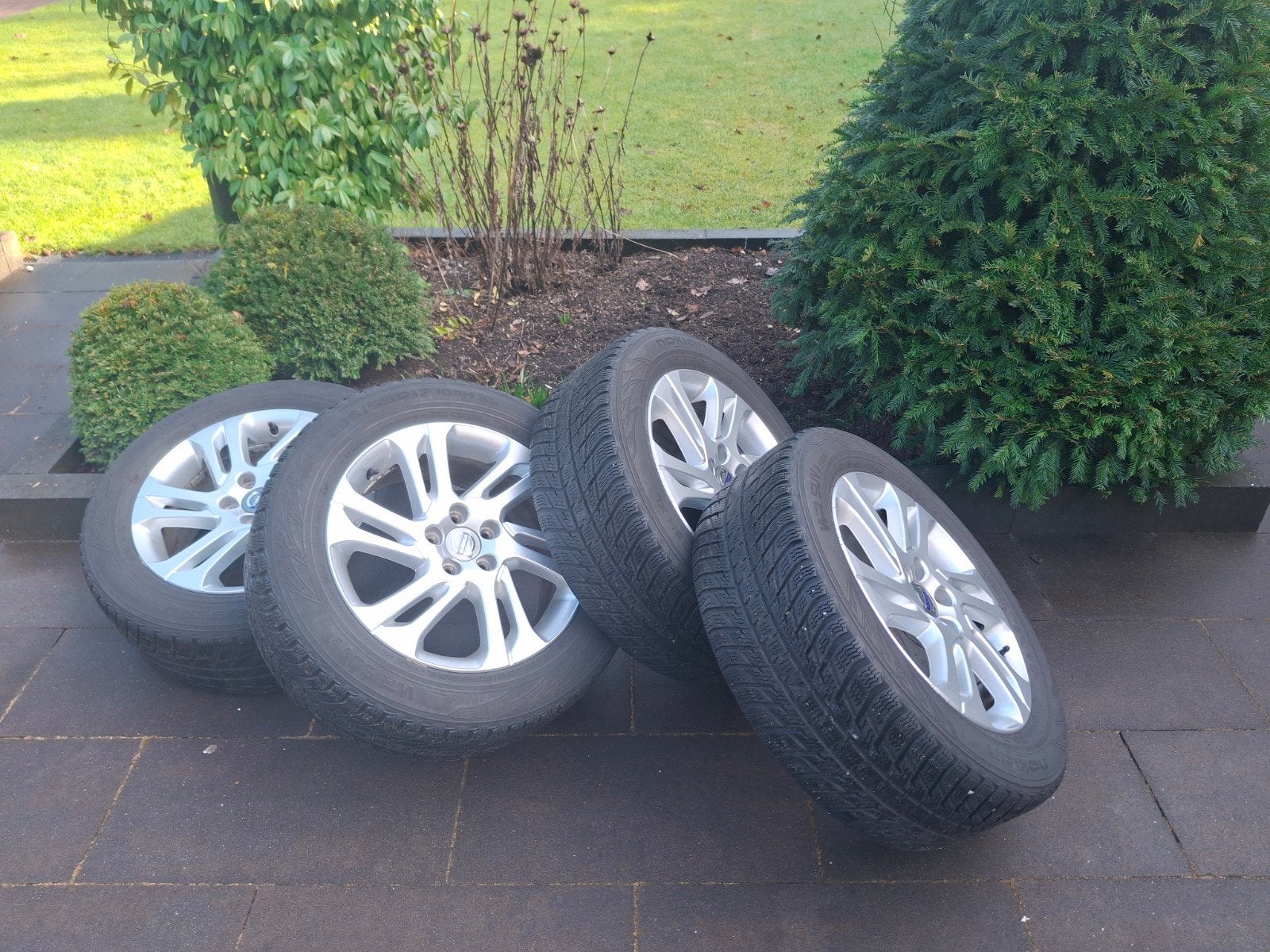 volvo v60 2017: Winterbanden met velgen - 235/55R17 103, Auto-onderdelen, Ophalen, Gebruikt, Banden en Velgen, 17 inch