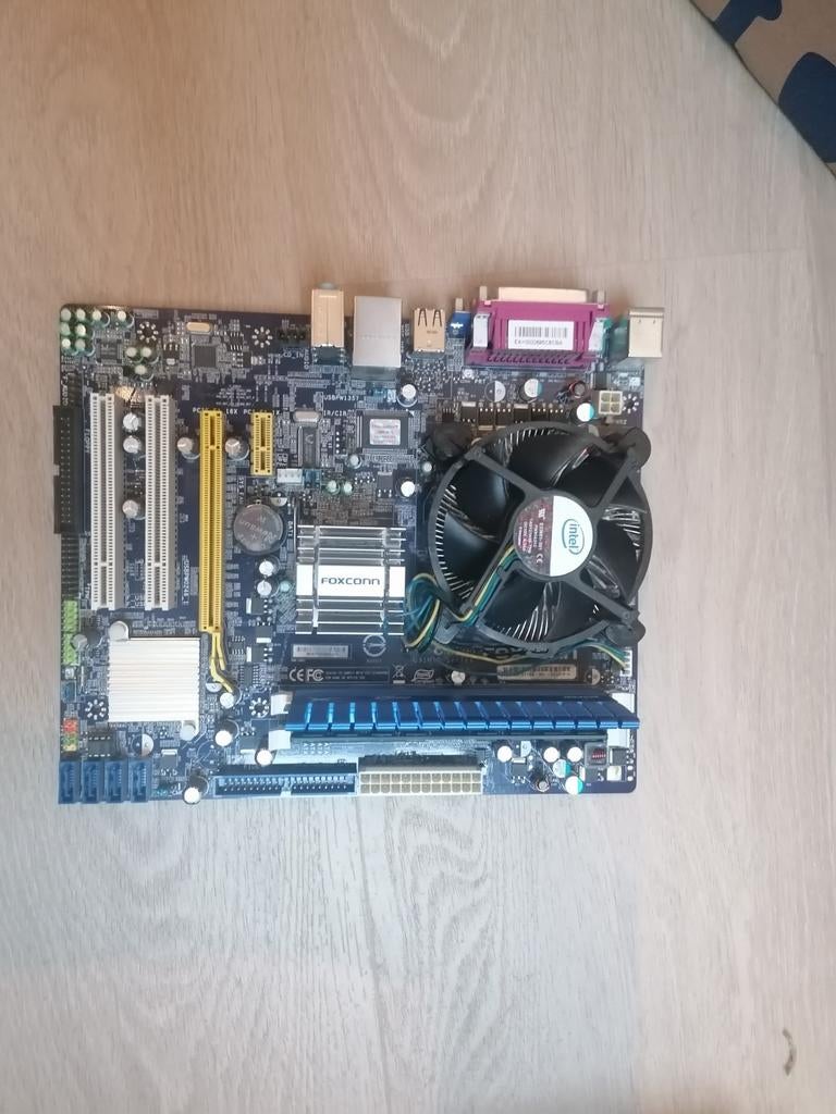 Foxconn G31MXP moederbord met 4GB ram en Core 2 Duo E7400, Computers en Software, Ophalen of Verzenden