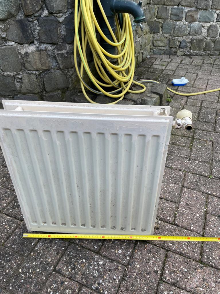 Gebruikte radiator, 60x60 cm, Doe-het-zelf en Verbouw, Verwarming en Radiatoren, Ophalen, 30 tot 80 cm, Radiator, 60 tot 150 cm