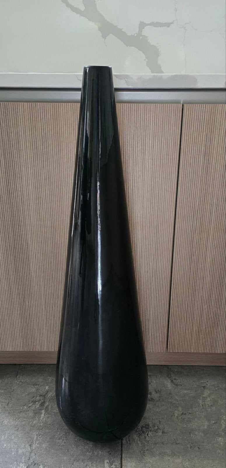 Grote vaas zwart uit design zaak 94 cm hoog, Huis en Inrichting, Woonaccessoires | Vazen, Ophalen, Nieuw, Zwart, 94 cm