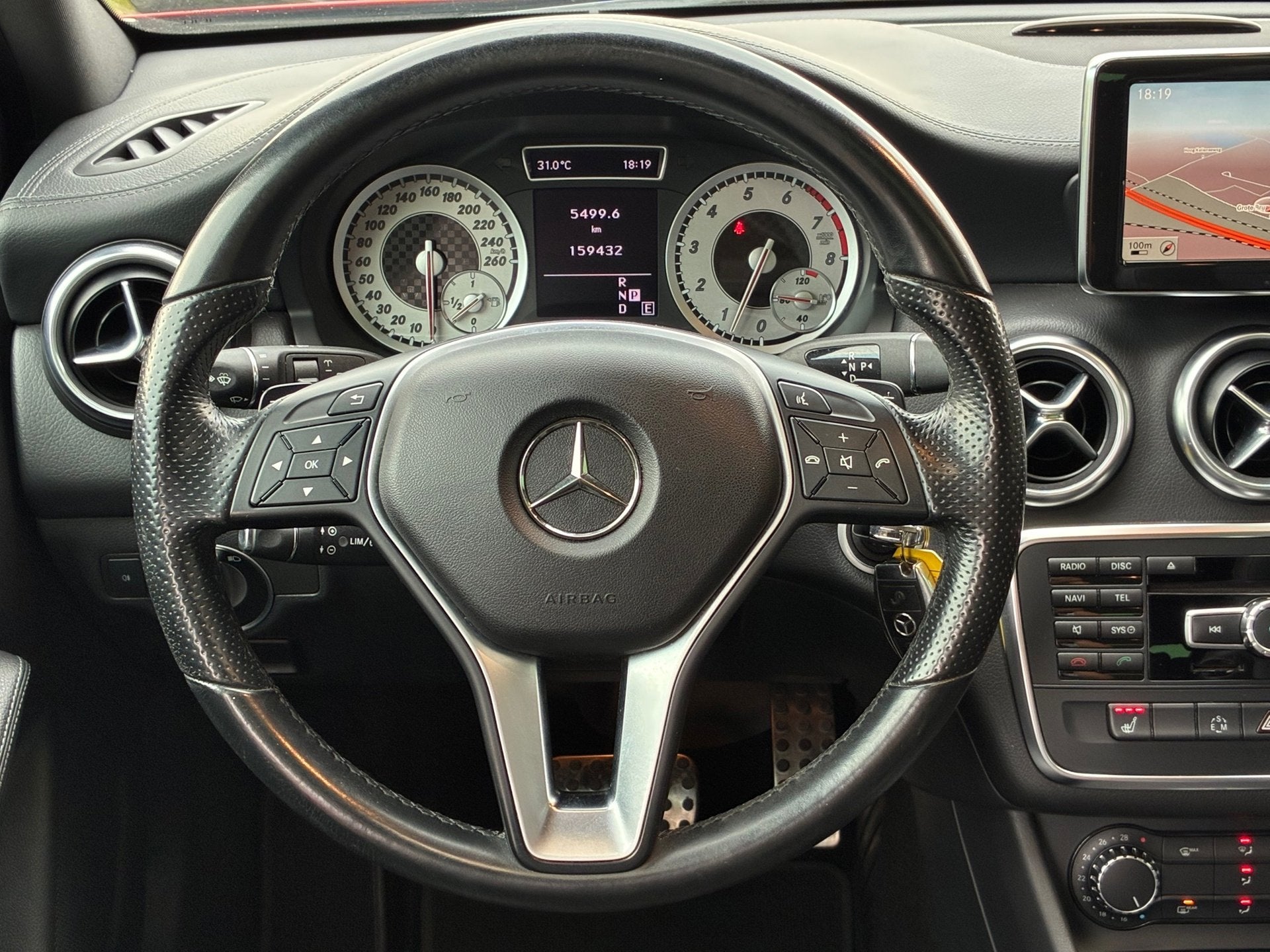 Mercedes-Benz A-klasse 200 Ambition|AMG|Automaat|Panoramadak, Auto's, Mercedes-Benz, Gebruikt, Bedrijf, 695 kg, A-Klasse