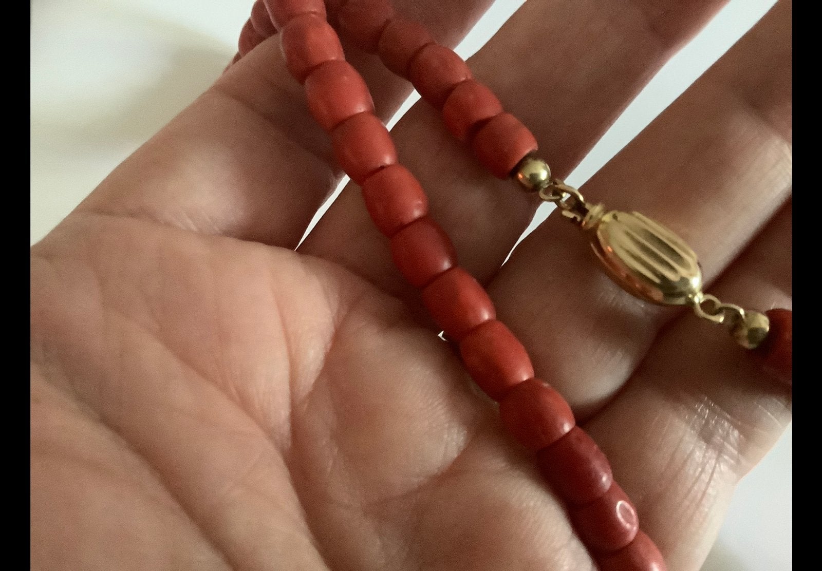 Foto 7 van Antieke Bloedkoraal ketting collier gouden slot 14 k goud