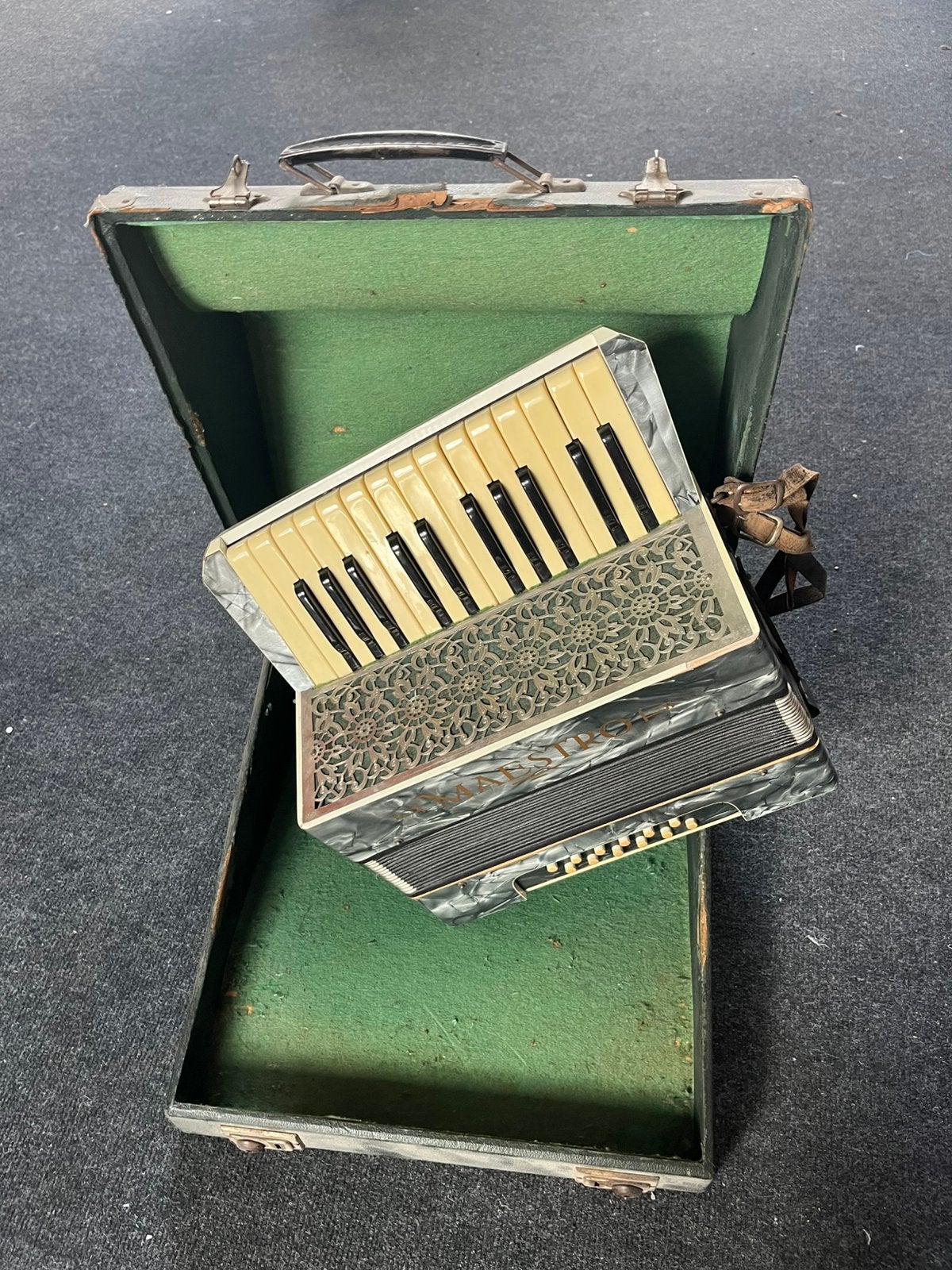 Acordeon merk maestro., Overige merken, Gebruikt, Overige formaten, Met koffer