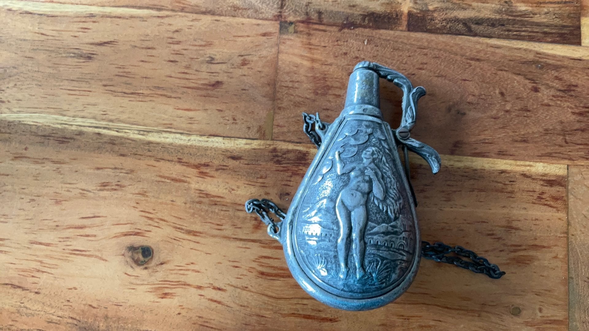 Antieke kruitfles met reliëfdecoratie, Ophalen of Verzenden