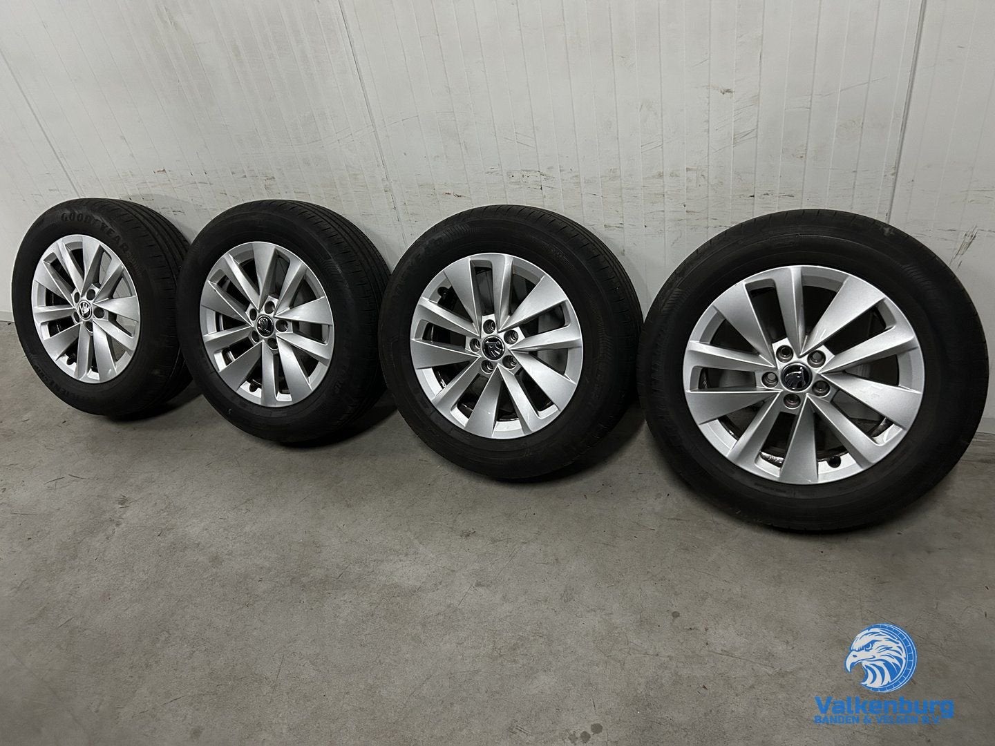 6-7mm! Originele Skoda Scala 16 velgen 5x100 zomerbanden 205, Auto-onderdelen, Banden en Velgen, Gebruikt, -, Banden en Velgen
