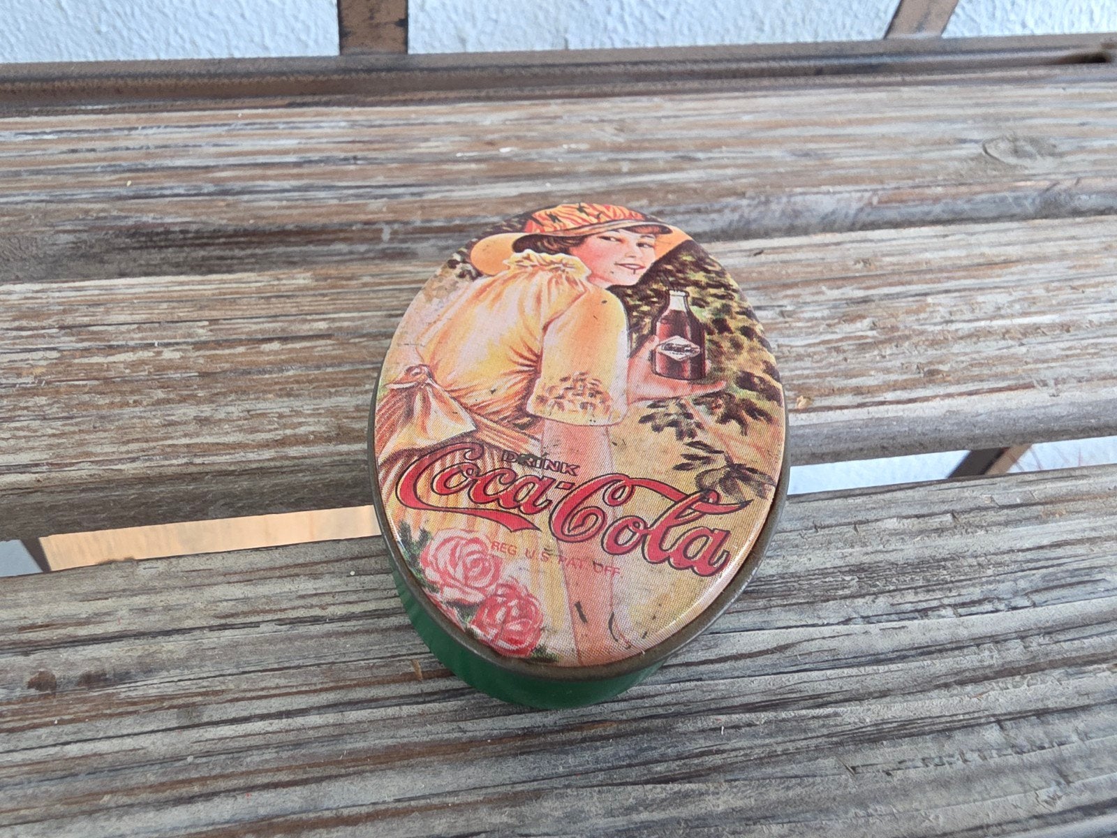 Vintage Coca-Cola blikje met dame en fles, Verzamelen, Ophalen, Gebruikt