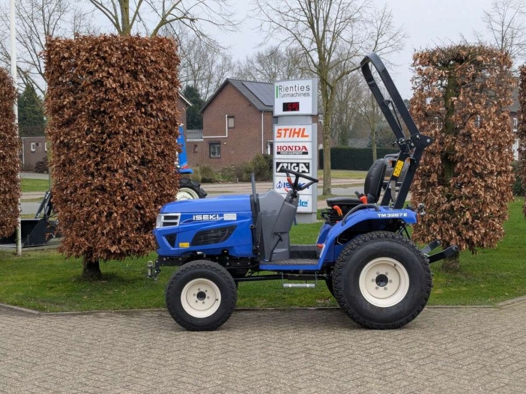 ISEKI 3267 eco compact trekker met gazonbanden, Niet ingevuld, Gebruikt, Niet ingevuld, Ophalen of Verzenden