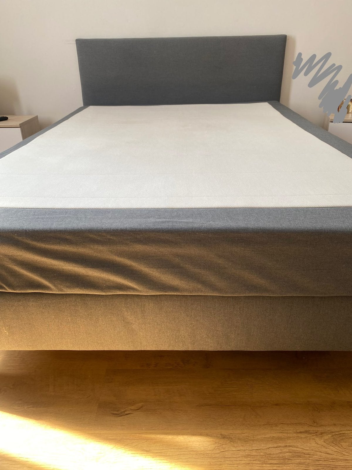 Bed 140x180 cm inclusief matras – zo goed als nieuw, Huis en Inrichting, Tweepersoons, Zo goed als nieuw, Grijs, Hout