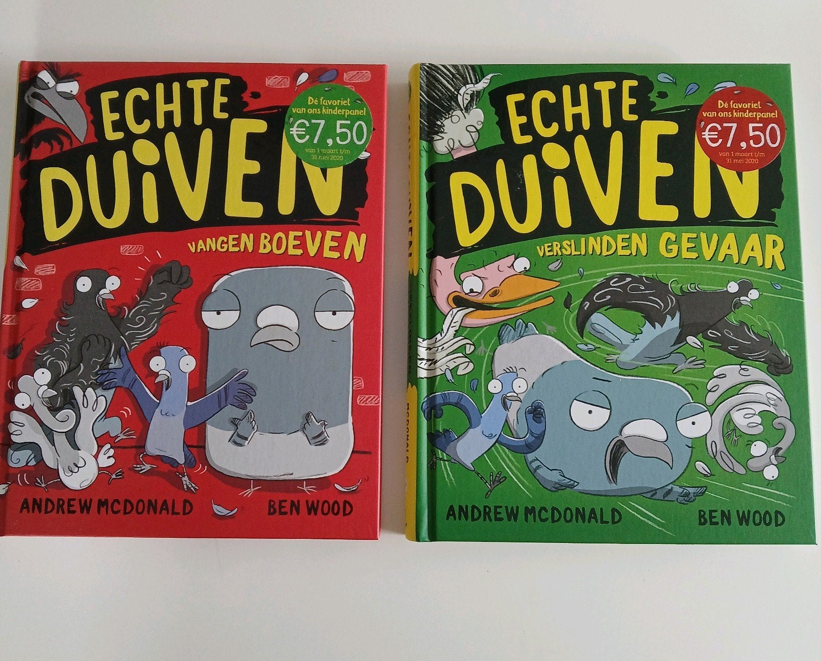 Deel 1 en 2 van Echte duiven, Ophalen, Zo goed als nieuw, Moppen