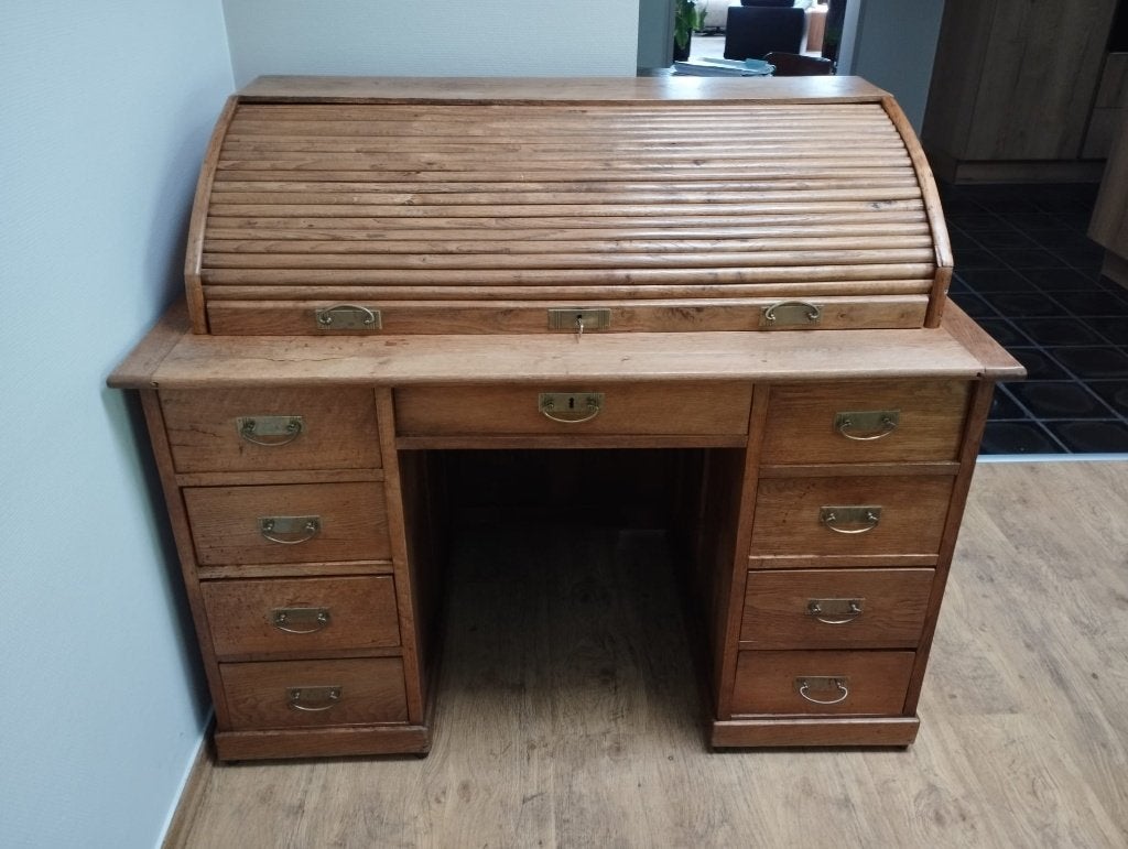bureau met rolluik, Ophalen