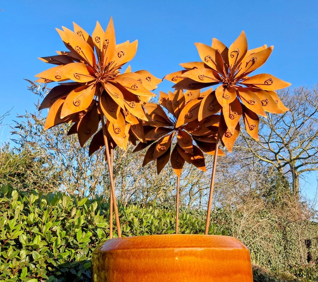 Roest bloem groot zinnia op tuinsteker diameter 45 cm., Ophalen of Verzenden