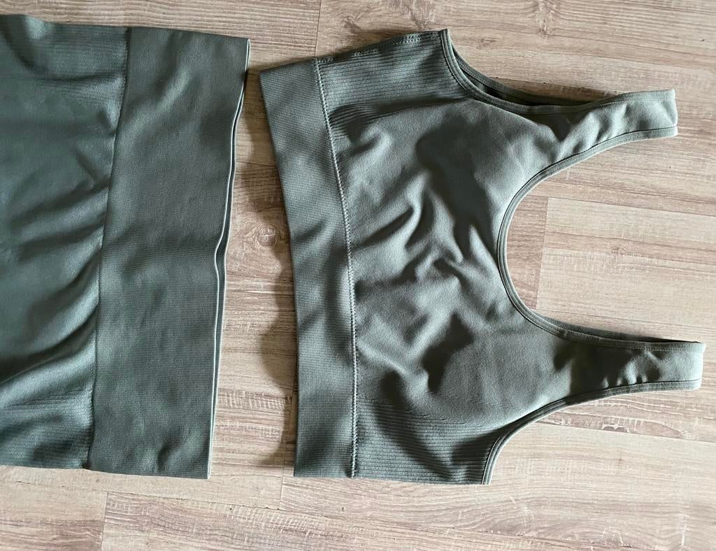 Sport shirt, top en legging maat L, Ophalen of Verzenden, Zo goed als nieuw, Kleding, Overige merken