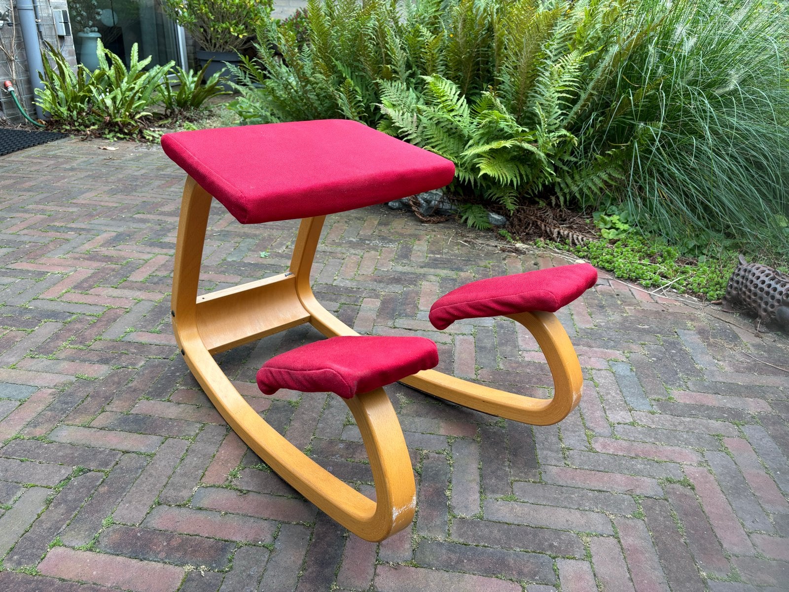 Stokke Varier Balans kniestoel - Ergonomisch en comfortabe, Ophalen, Gebruikt, Eén, Rood