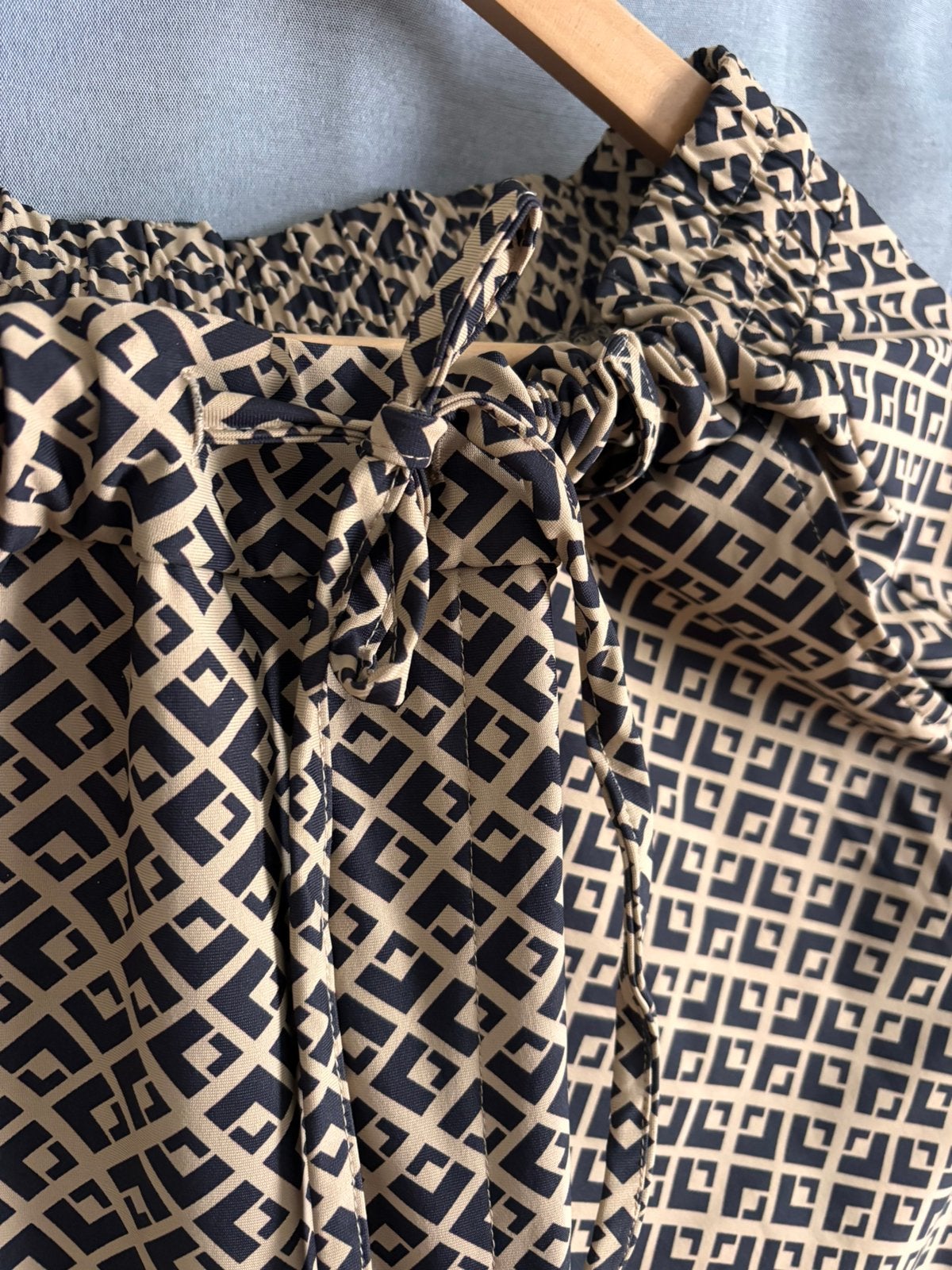Travelstof pantalon, zwart/beige, maat 50, Beige, Maat 46/48 (XL) of groter, Ophalen of Verzenden, Zo goed als nieuw