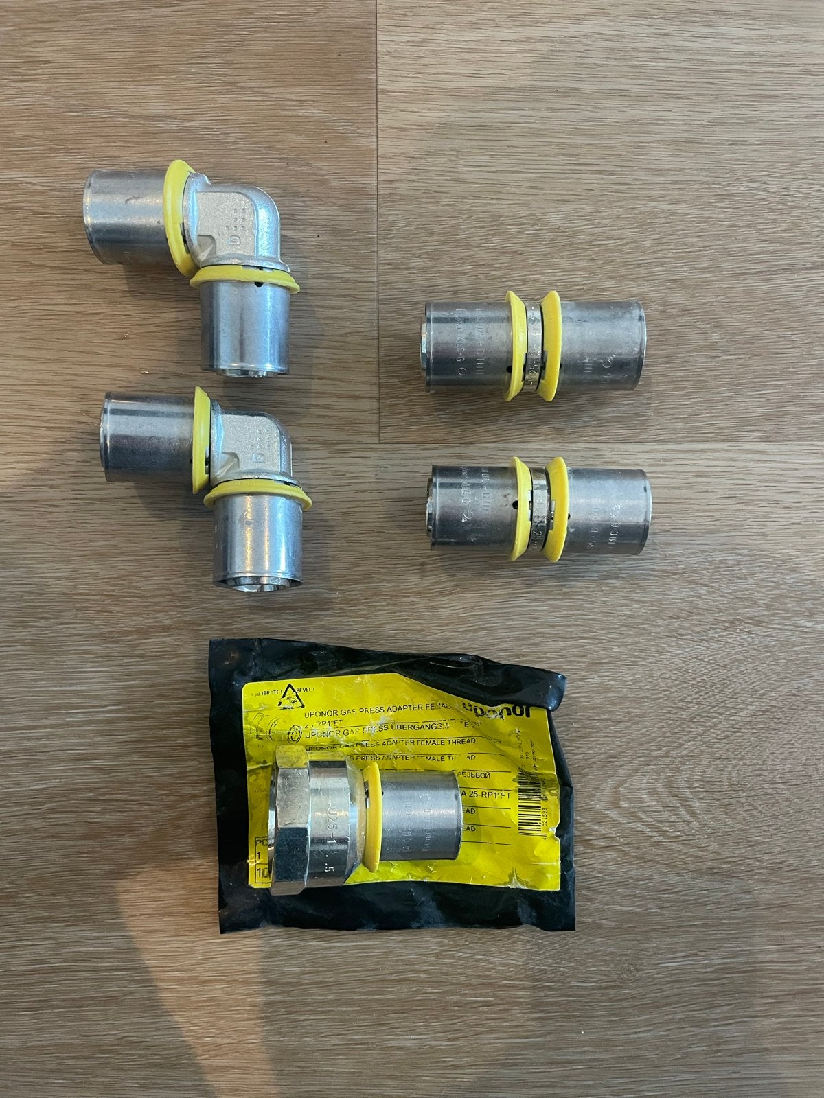 Uponor gas pers koppelingen 25 mm - Knie, sok en schroefbus, Overige materialen, 6 meter of meer, Overige typen, Nieuw