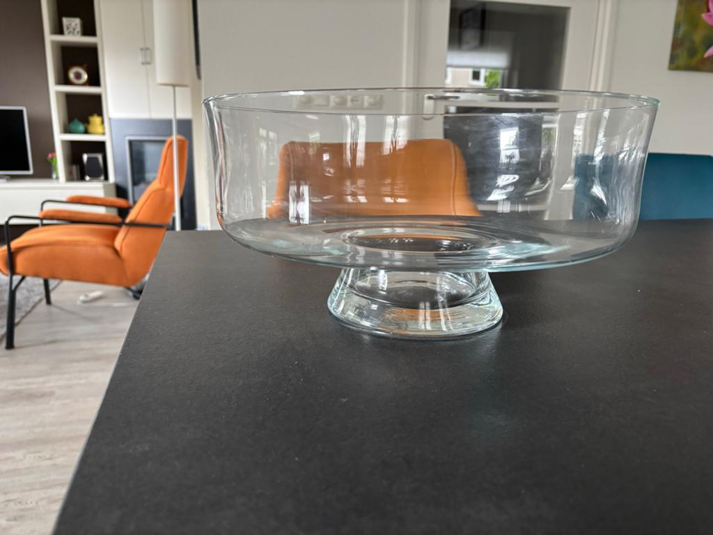 Grote glazen schaal op voet - Decoratief en veelzijdig, Ophalen, Overige kleuren, Minder dan 50 cm, Glas