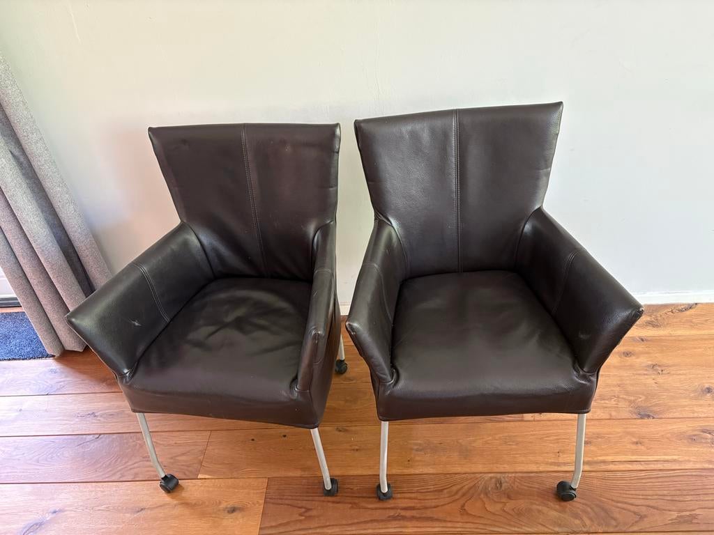 Vier bruine leren eetkamerstoelen met wieltjes ((Eijerkamp), Ophalen, Twee, Bruin, Leer