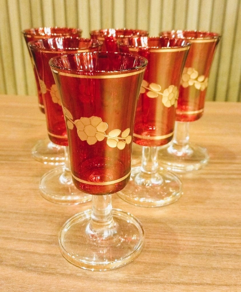 Retro likeurglaasjes met gouddecoraties., Ophalen of Verzenden