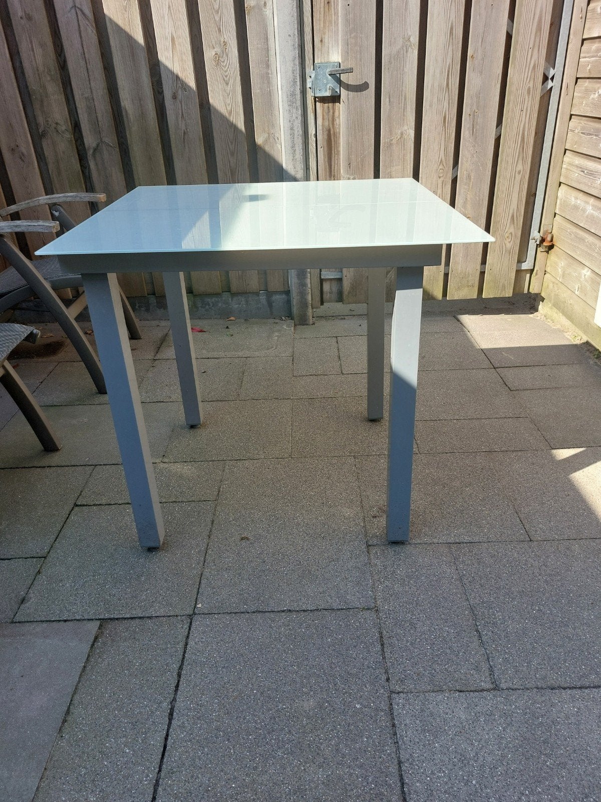VidaXL tuintafel 80x80x74cm
Stevige tafel aluminium glas, Tuin en Terras, Tuintafels, Zo goed als nieuw, Vierkant, Aluminium, Ophalen