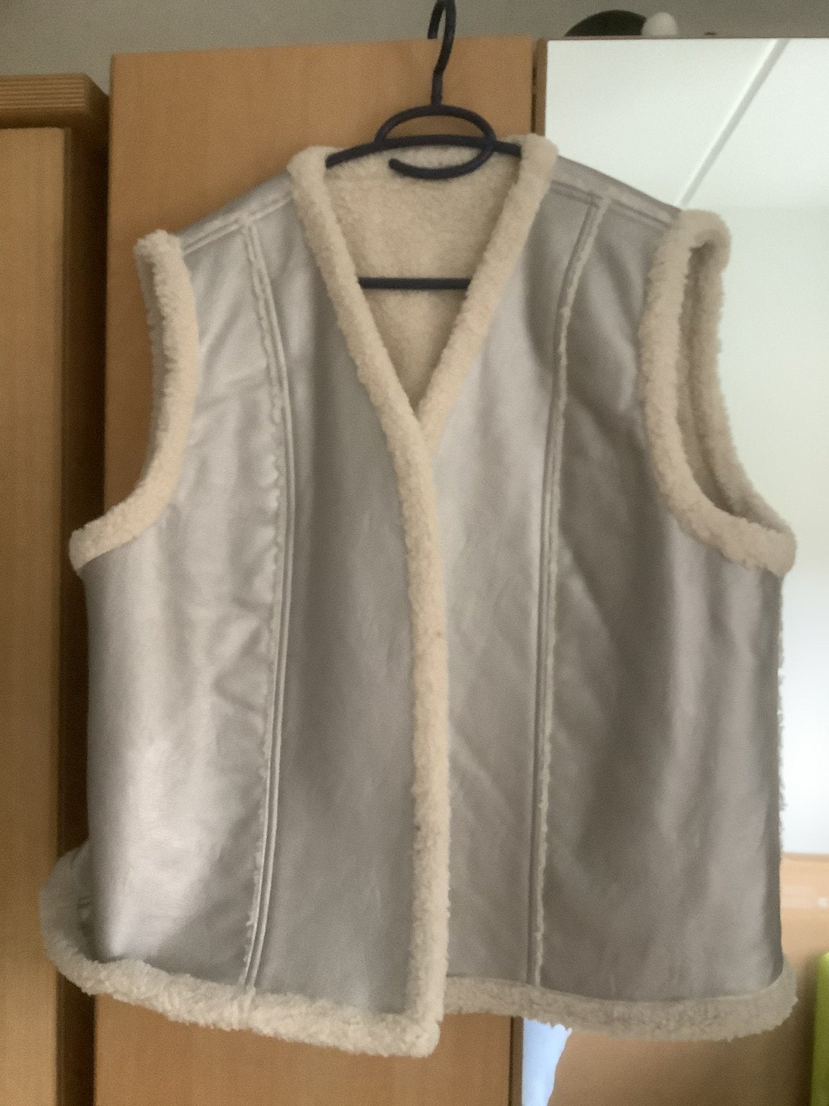 Teddy bodywarmer, Ophalen of Verzenden, Zo goed als nieuw, Maat 46/48 (XL) of groter, Beige