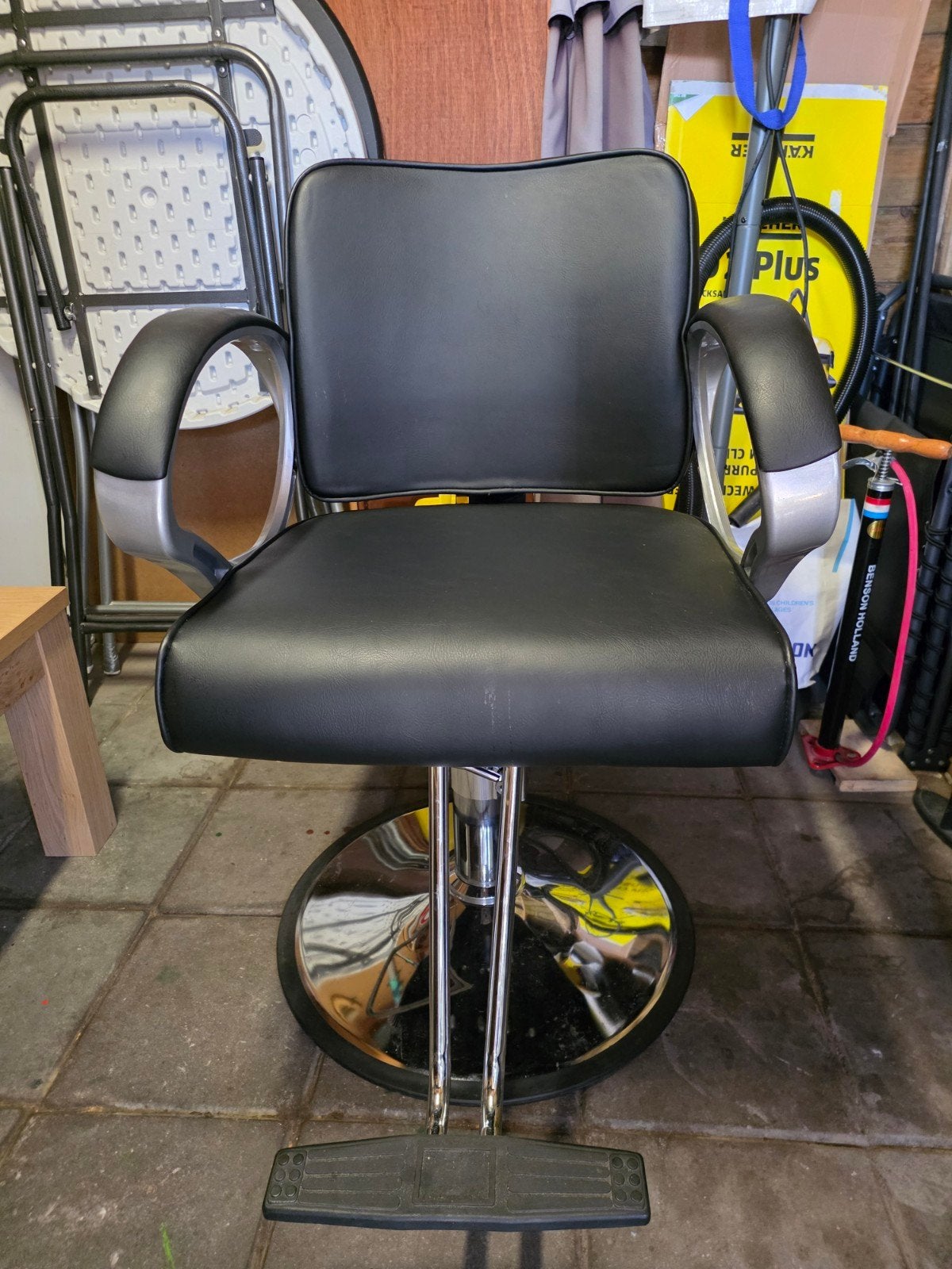 Kapperstoel, zo goed als nieuw, Huis en Inrichting, Stoelen, Ophalen, Zwart, Zo goed als nieuw, Eén