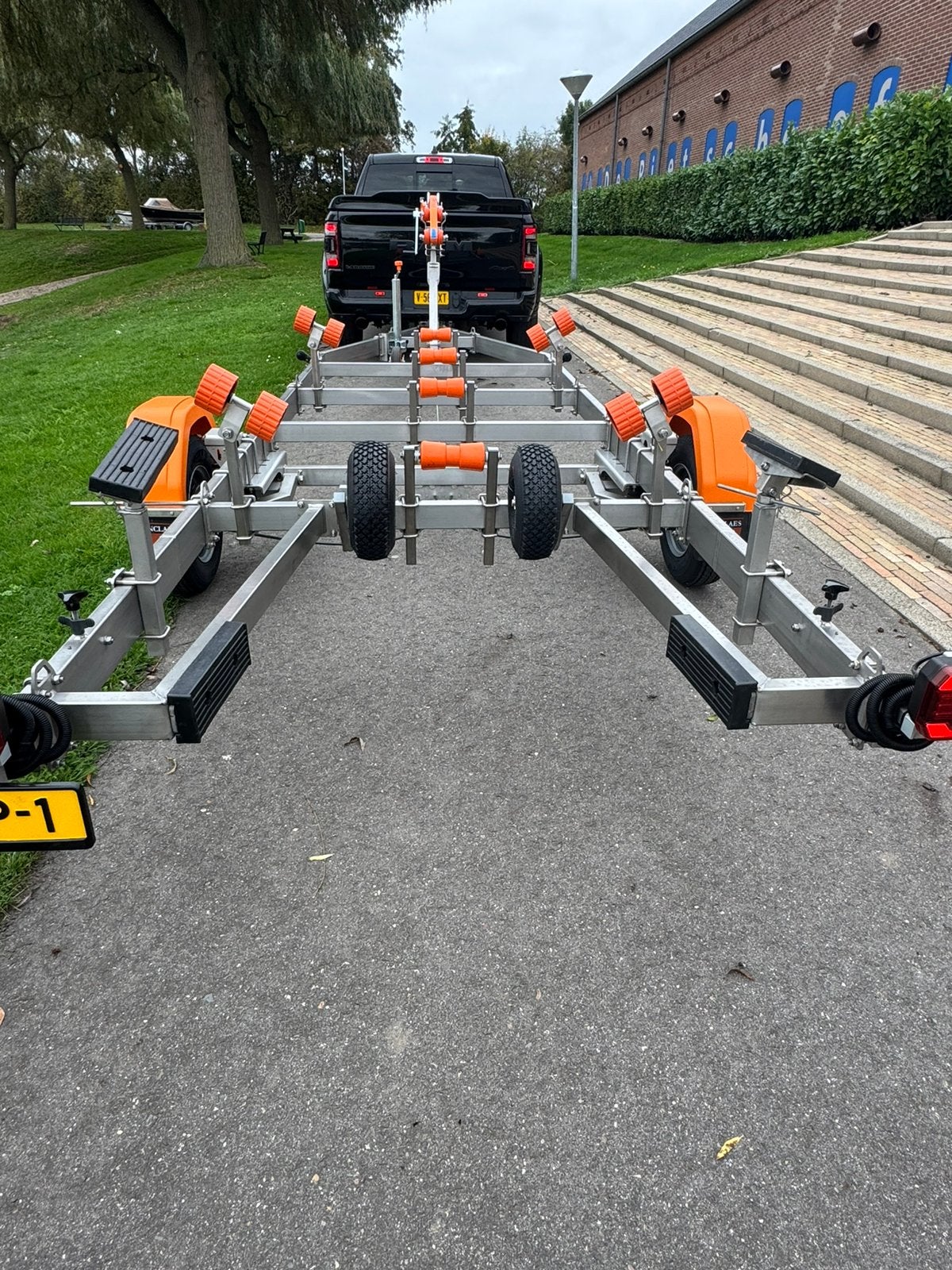 VanClaes V-liner 3 maanden oud! spiraal vering/ led/ rvs