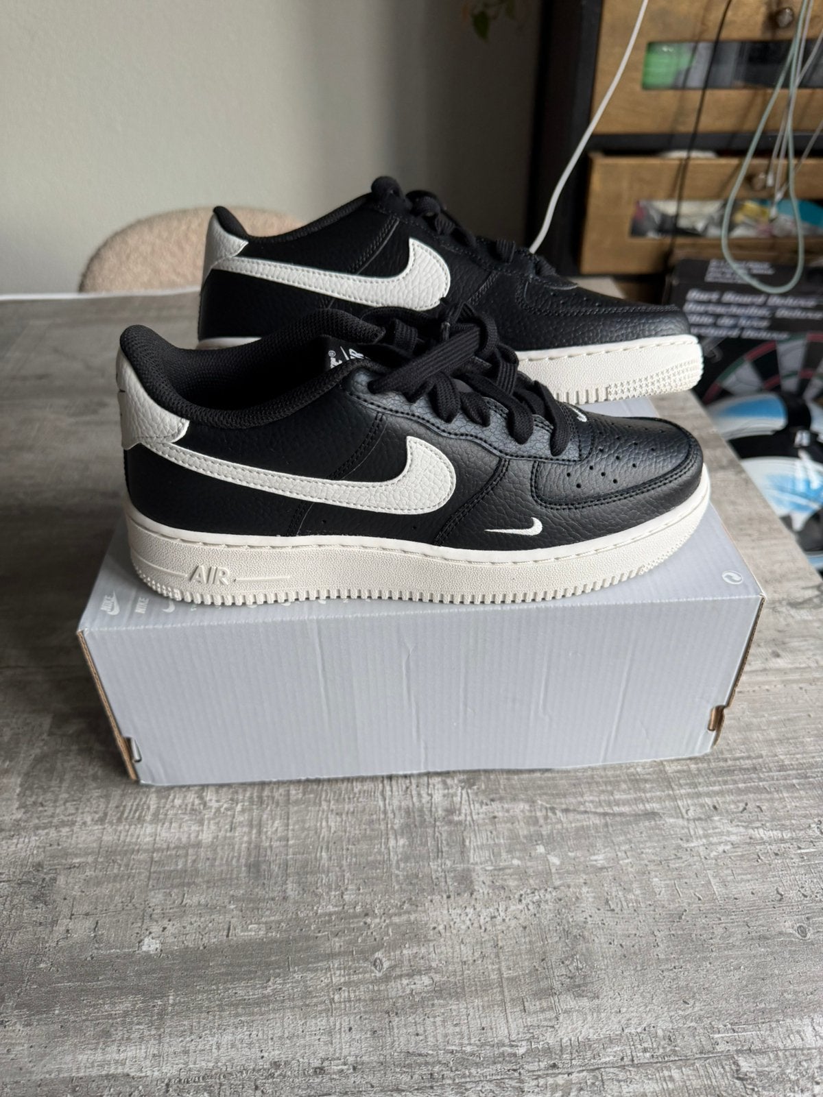 Te koop nieuw paar nike airforce one in maat 39, Kleding | Dames, Schoenen, Zwart, Nieuw, Ophalen of Verzenden, Sneakers of Gympen