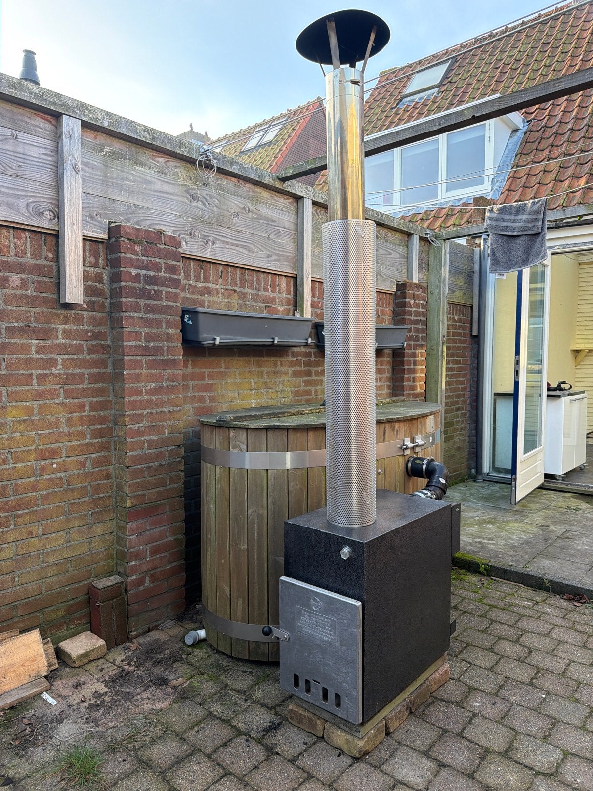 Kirami Hottub met externe houtkachel!, Ophalen, Gebruikt, Vast