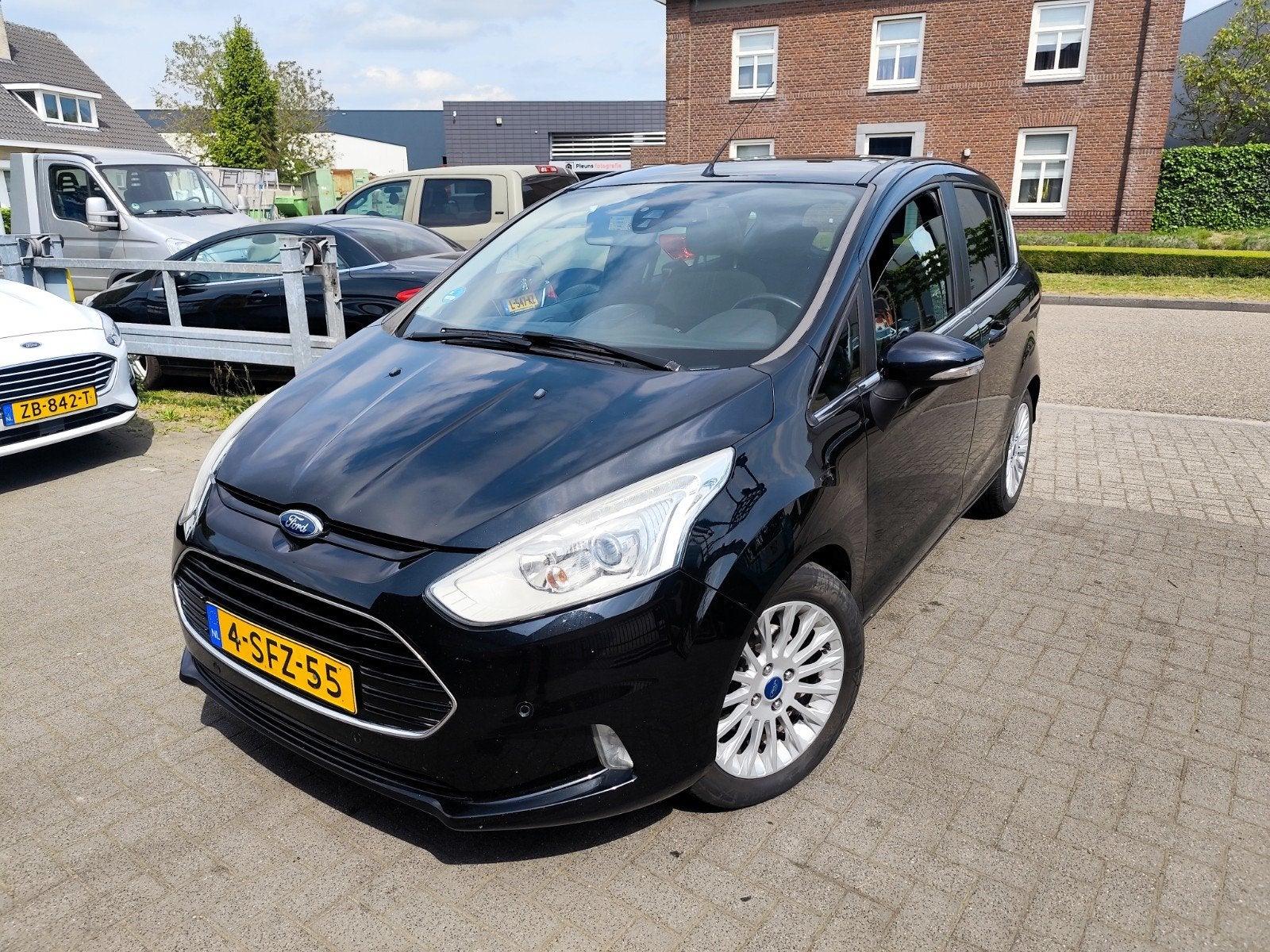 Ford B-Max panoramadak luxe uitvoering nette auto, Auto's, Ford, Voorwielaandrijving, 750 kg, 100 pk, Zwart