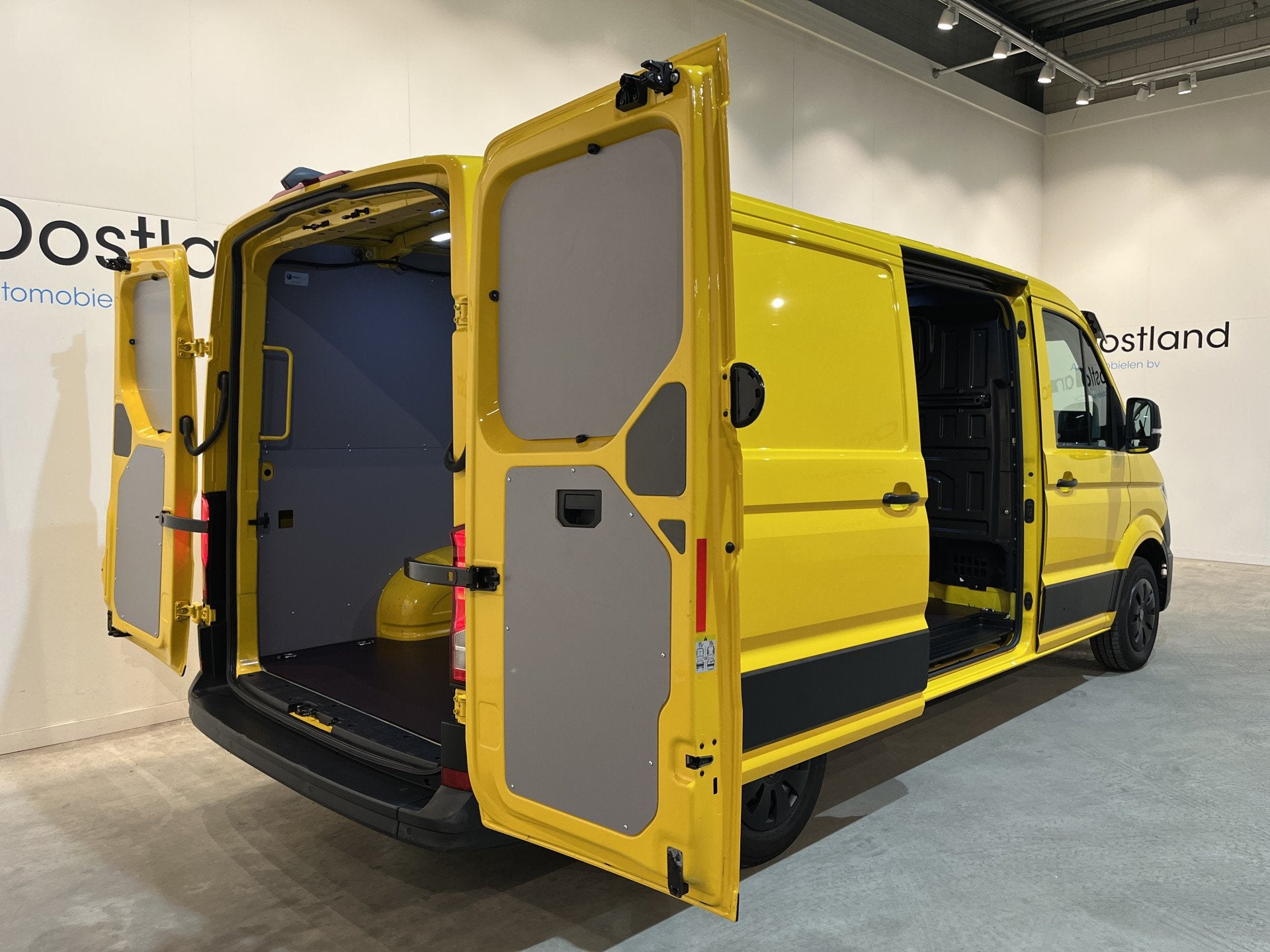 Volkswagen Crafter 35 2.0 TDI L3H2 140 PK / Euro 6 / 3.000 K, Voorwielaandrijving, Stof, Gebruikt, 4 cilinders