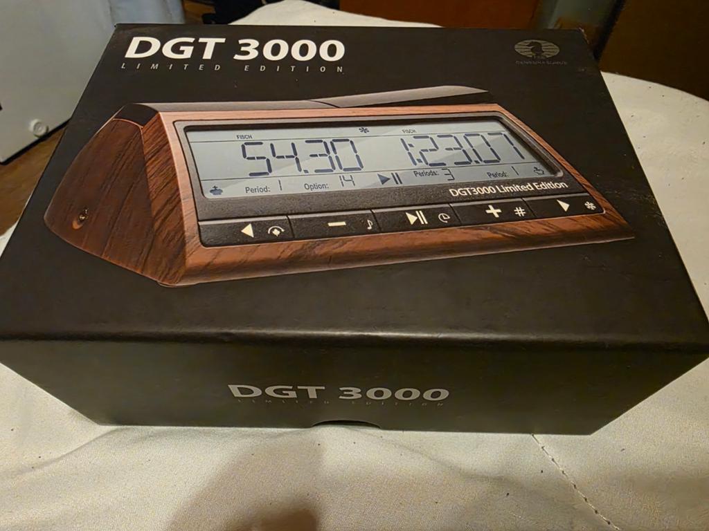 DGT 3000 Limited Edition schaakklok, Een of twee spelers, Ophalen of Verzenden, Zo goed als nieuw