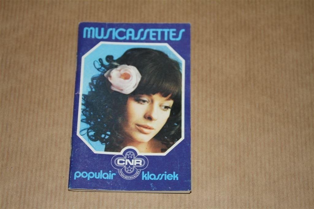 Catalogus Cassettebandjes Populair klassiek CNR., Boeken, Muziek, Gelezen, Artiest, Ophalen of Verzenden