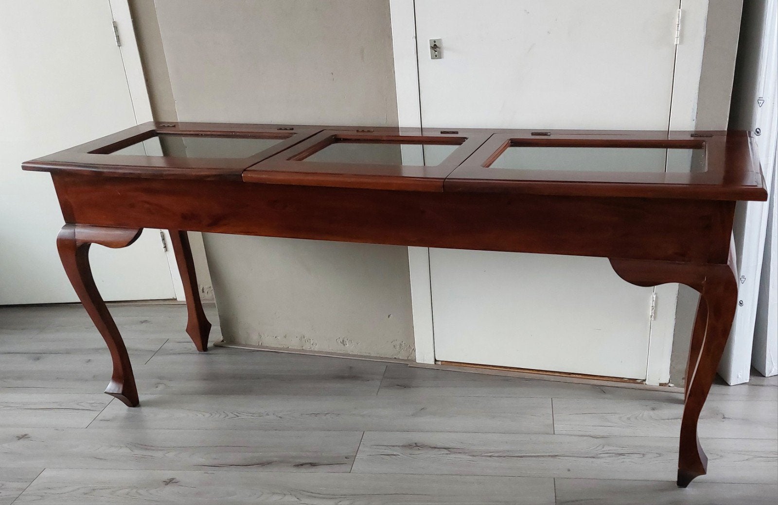 Sidetable / vitrine kast, Ophalen