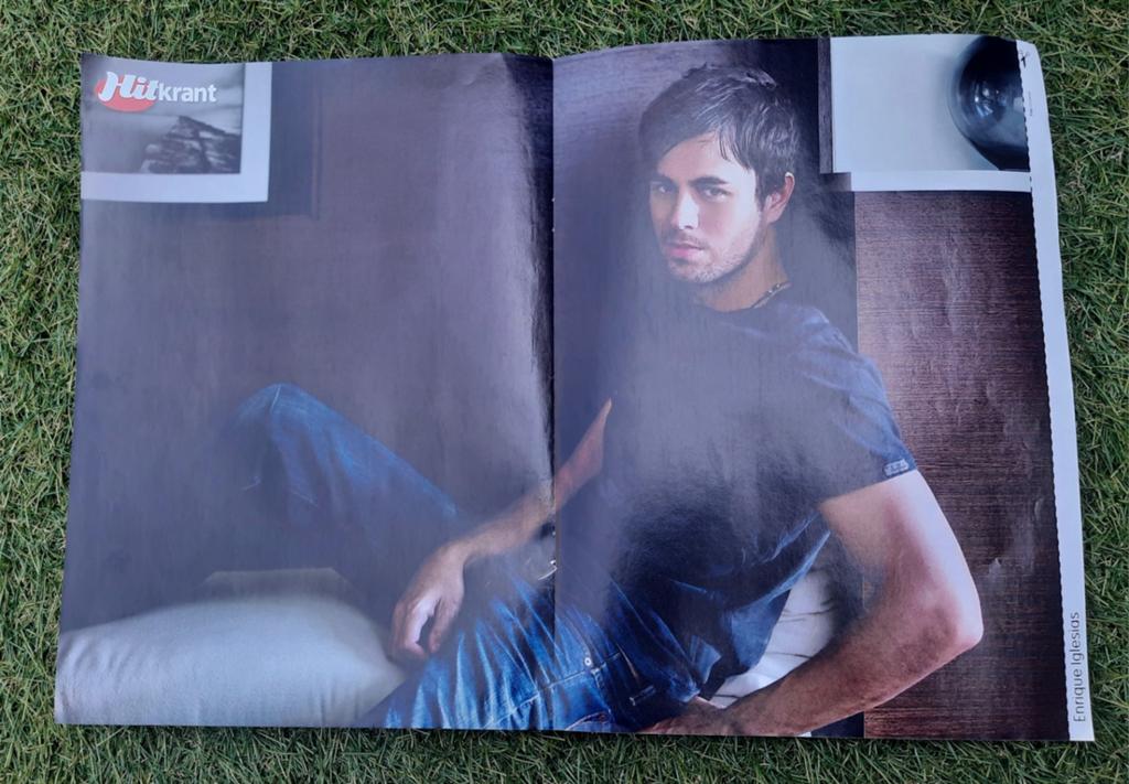 Poster 2x A4 Hitkrant 2009 Enrique Iglesias / Anouk / Kelly, Ophalen of Verzenden, Gebruikt, A1 t/m A3, Muziek