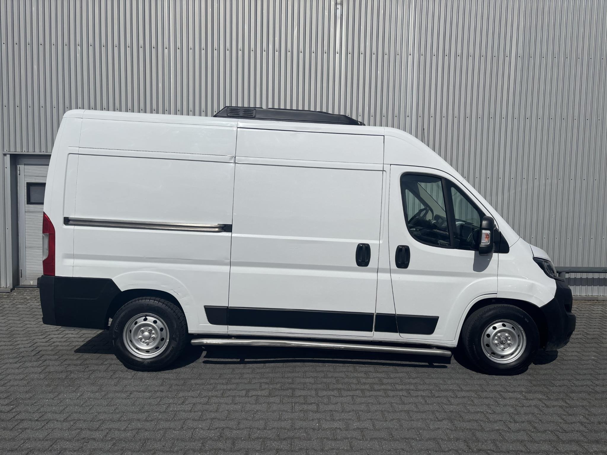 Fiat Ducato 2.3 L2H1*AUTOM.*KOELAUTO*DAG/NACHT*ECC*CRUISE*3P, Stof, Gebruikt, 3000 kg, Wit