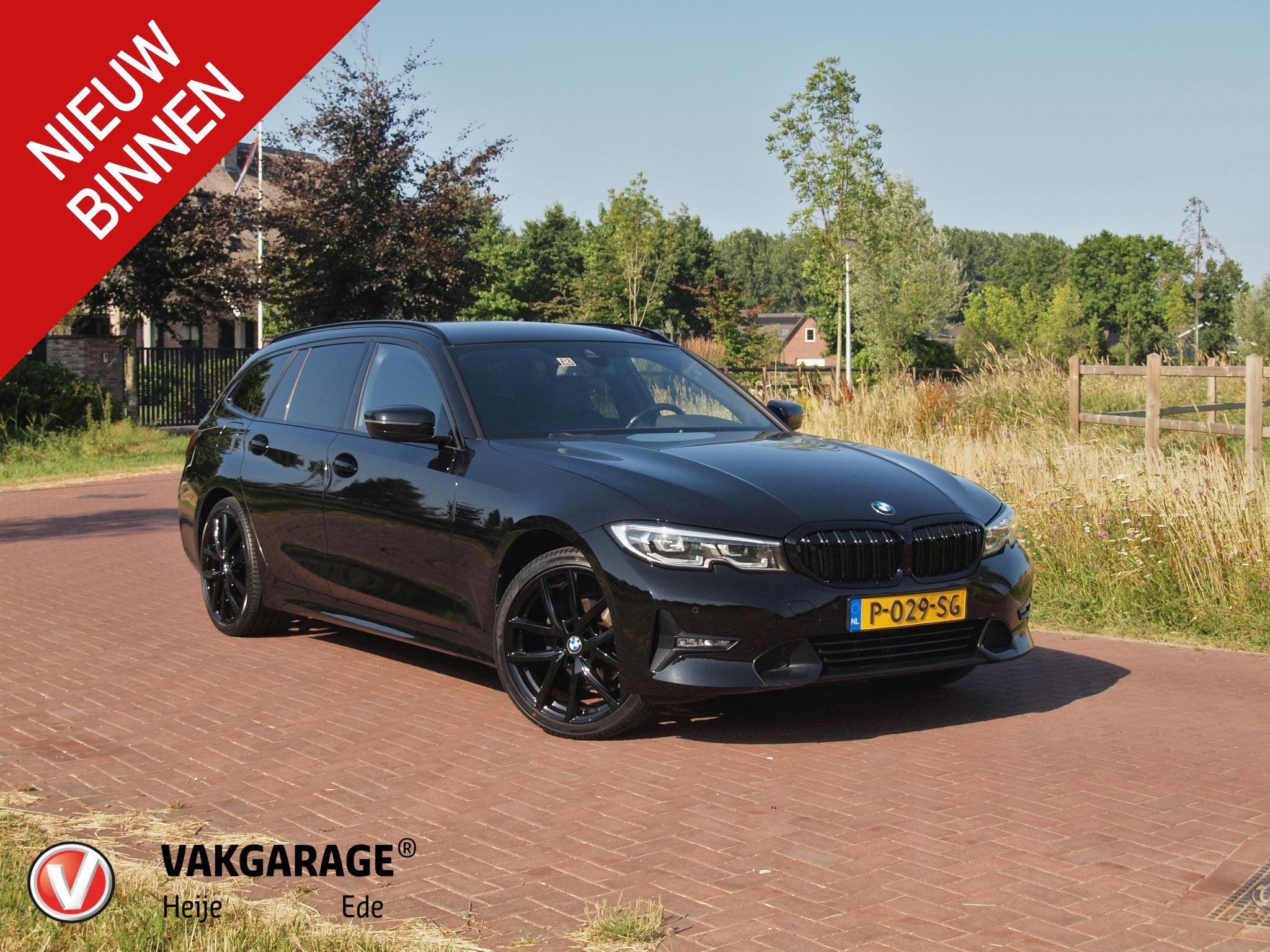 BMW 3-serie Touring 318i Business Edition | Black Optic | Ap, Auto's, 1998 cc, Gebruikt, 1535 kg, Leder en Stof