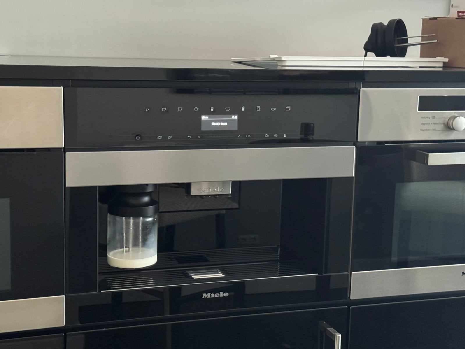 Foto 5 van Miele CVA 7445 inbouwkoffiemachine slechts 3740 bereidingen